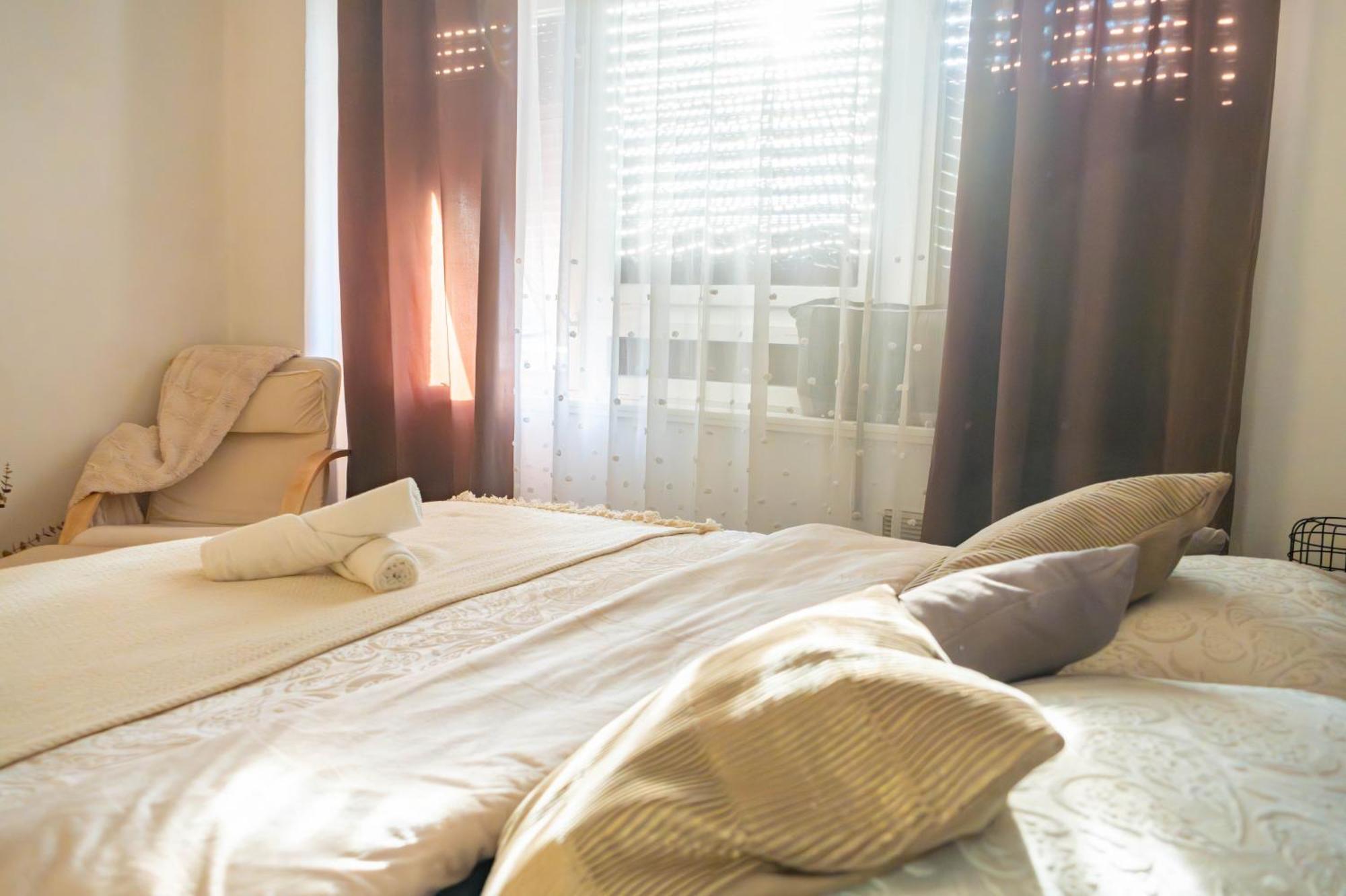 Apartman Lili Knin Exterior photo