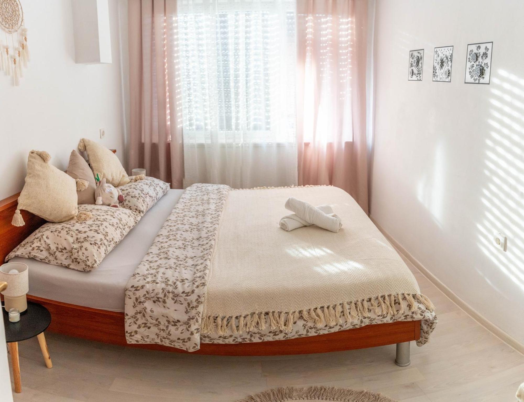 Apartman Lili Knin Exterior photo